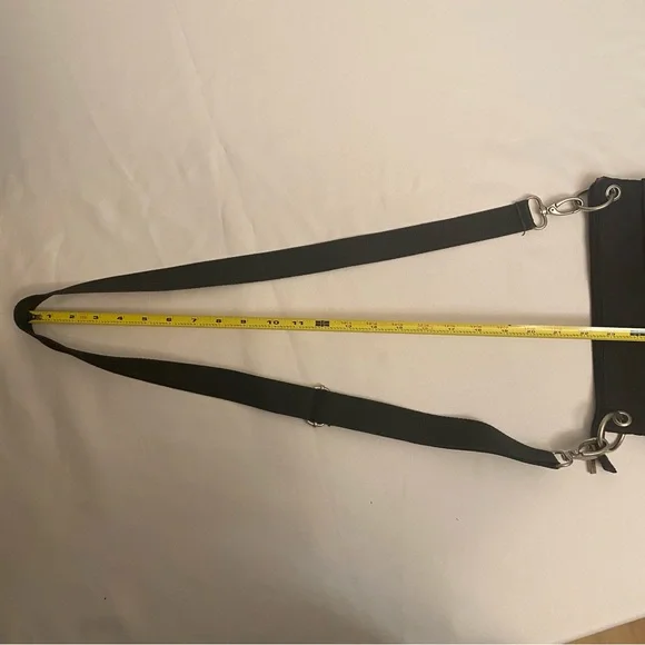 Baggallini Crossbody multi pocket adjustable strap, black purse - Picture 4 of 11